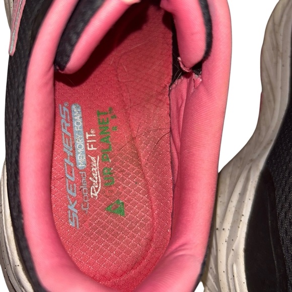 Woman SKECHERS Edgeride Relaxed Fit Black/Pink Slip on Sneaker size 8 walking - Picture 3 of 6